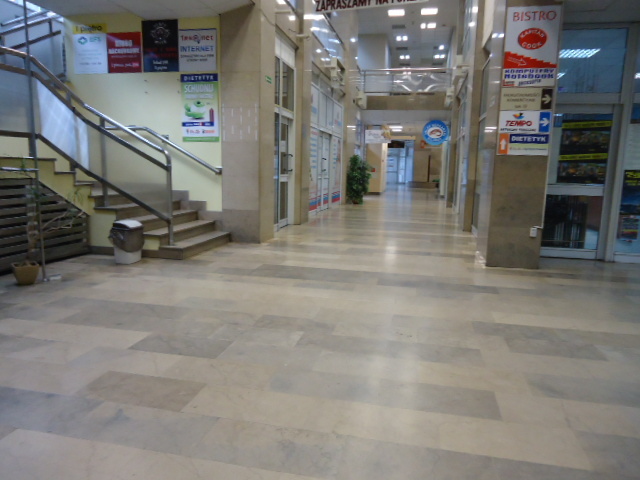 Tanio! Pasaż handlowy. Obok Brama Portowa, Medicus