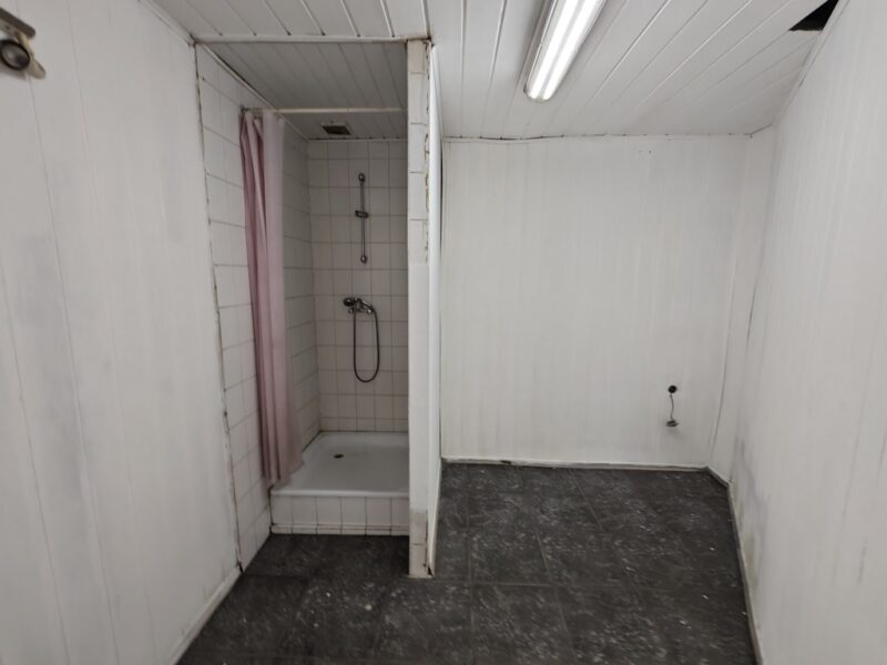 Hala magazynowo-produkcyjna+socjal. 130m2