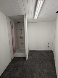 Hala magazynowo-produkcyjna+socjal. 130m2