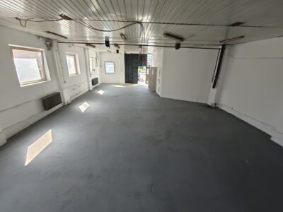 Hala magazynowo-produkcyjna+socjal. 130m2