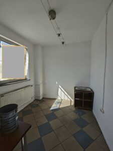 Hala magazynowo-produkcyjna+socjal. 130m2