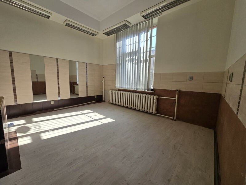 Duże 3 pokojowe mieszkanie na parterze.