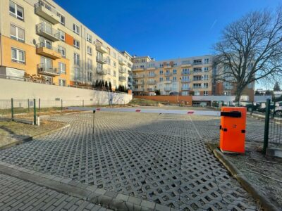 Ostatnie 3x miejsca parkingowe w tej lokalizacji.