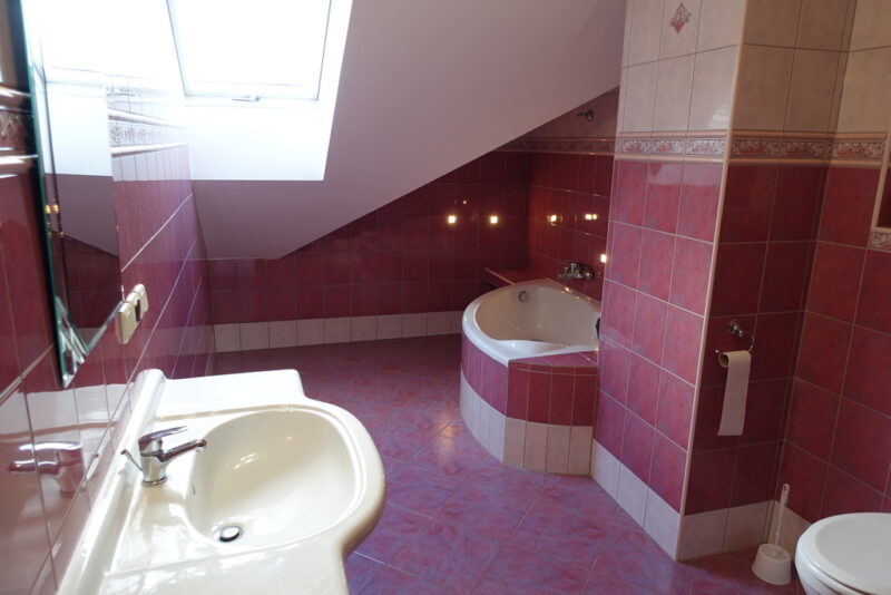 Budynek mieszkalny, 641,5 m2 działka 1503 m2