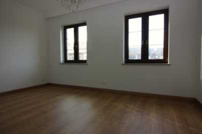 Na sprzedaż nowy dom w stylu dworkowym