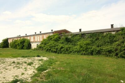 Budynek gospodarczy z dużą działką–Koło Stargardu