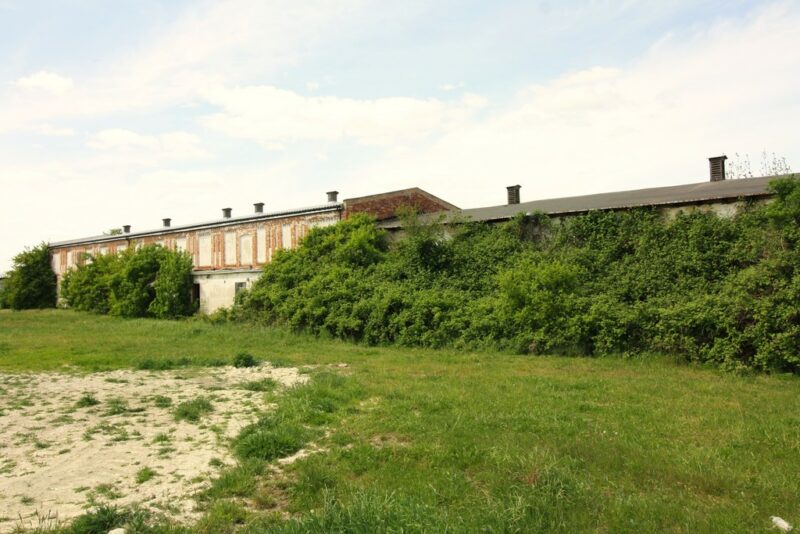 Budynek gospodarczy z dużą działką–Koło Stargardu