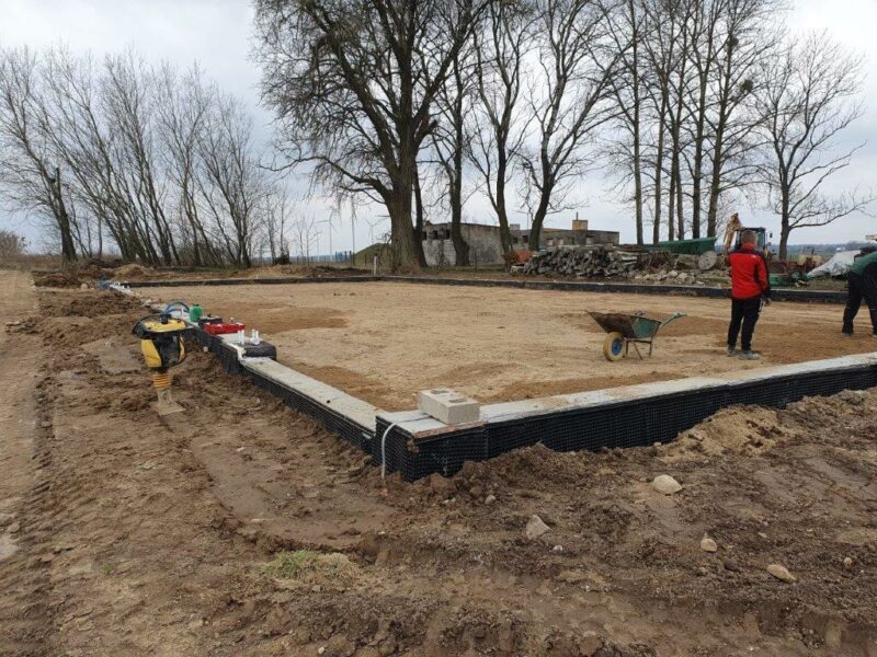 Hala w budowie 525 m2 na działce 1,65 ha Kozielice