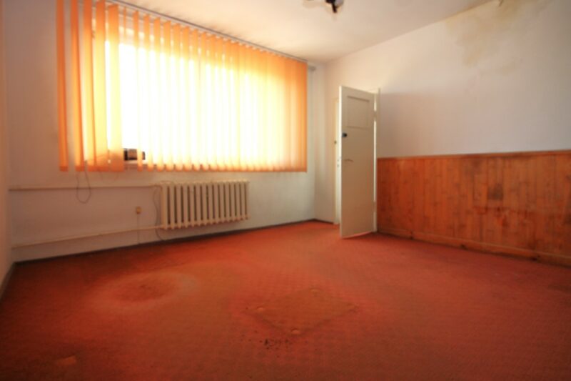 Nowa cena-Budynek z pięcioma lokalami mieszkalnymi