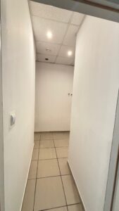 Lokal 55 m2 handlowo -usługowy Mierzyn ,parking