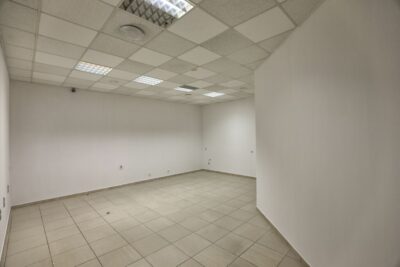 Lokal 55 m2 handlowo -usługowy Mierzyn ,parking