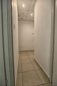 Lokal 55 m2 handlowo -usługowy Mierzyn ,parking