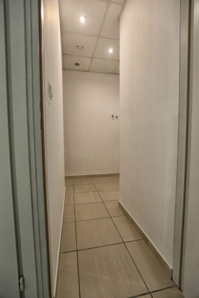 Lokal 55 m2 handlowo -usługowy Mierzyn ,parking