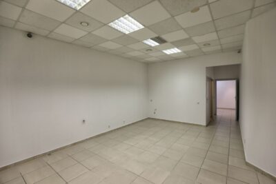 Lokal 55 m2 handlowo -usługowy Mierzyn ,parking