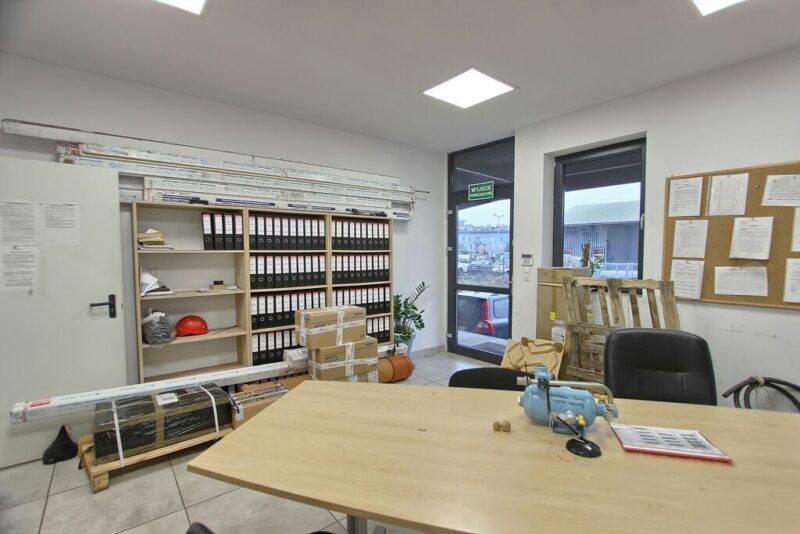Lokal użytkowy + magazyn w Centrum