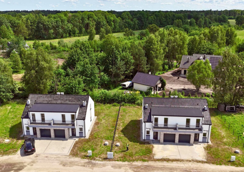 Bliźniak w stanie deweloperskim - Białuń