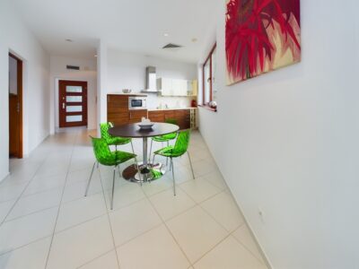 Apartament z tarasem i jacuzzi przy lesie