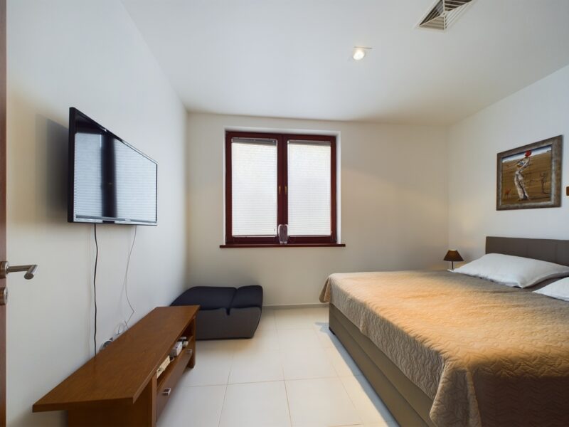Apartament z tarasem i jacuzzi przy lesie