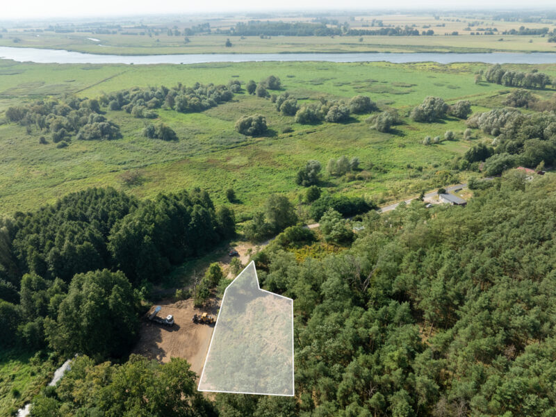 Działka w otulinie lasu nieopodal Odry
