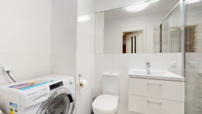 Dwupokojowy apartament z ogródkiem i parkingiem.