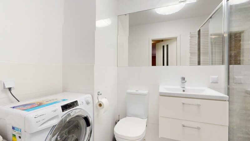 Dwupokojowy apartament z ogródkiem i parkingiem.