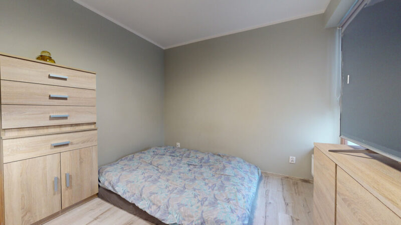 Dwupokojowy apartament z ogródkiem i parkingiem.
