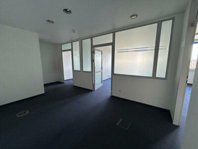 Lokal w biurowcu- 227 m2 - wynajem w Centrum