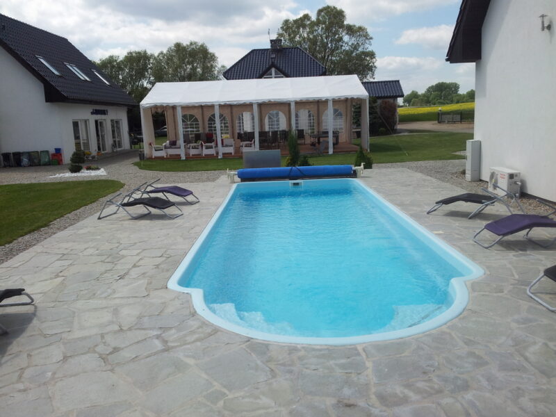 Na sprzedaż ośrodek wypoczynkowy nad jeziorem.