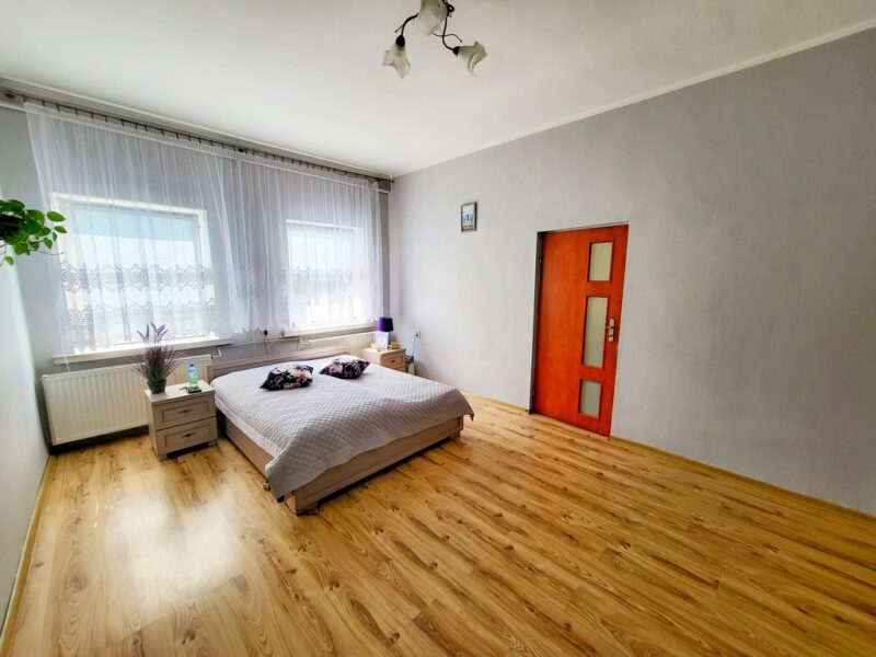 Dom z dużą działką, blisko jeziora