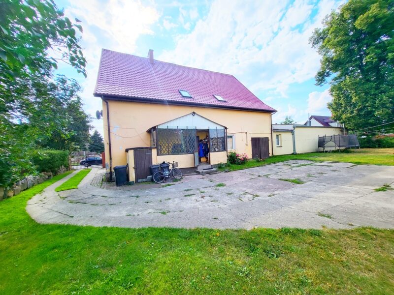 Dom z dużą działką, blisko jeziora