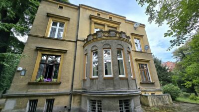 Na sprzedaż PIĘTRO przedwojennej WILLI w centrum