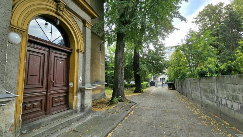 Na sprzedaż PIĘTRO przedwojennej WILLI w centrum