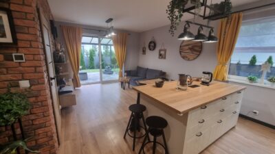 Apartamentowiec na Osowie, ogród 200 m2