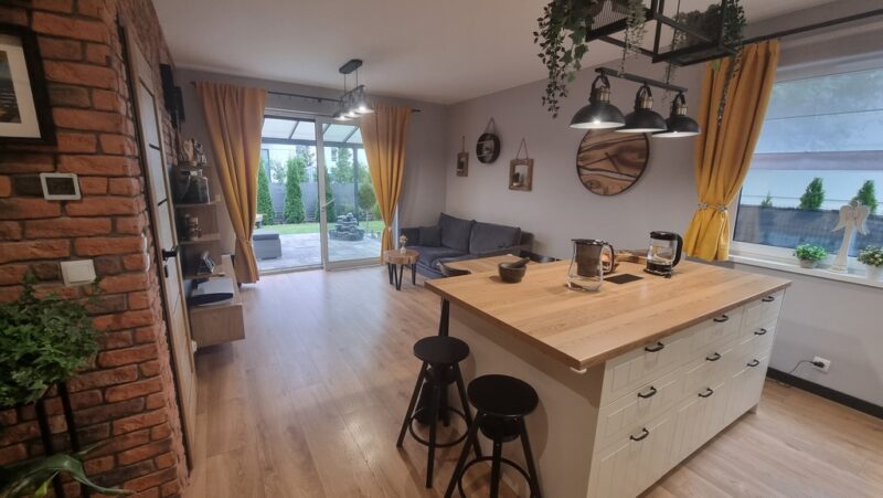 Apartamentowiec na Osowie, ogród 200 m2
