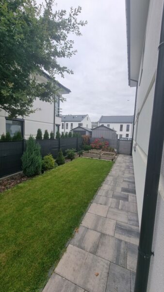 Apartamentowiec na Osowie, ogród 200 m2