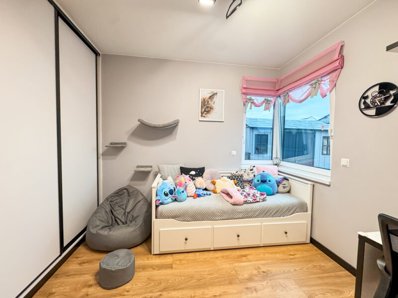 Nowoczesny apartament z dużym ogrodem i parkingiem