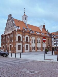 Piętro domu, 139m2, 3pokoje, działka, 410 tys.zł