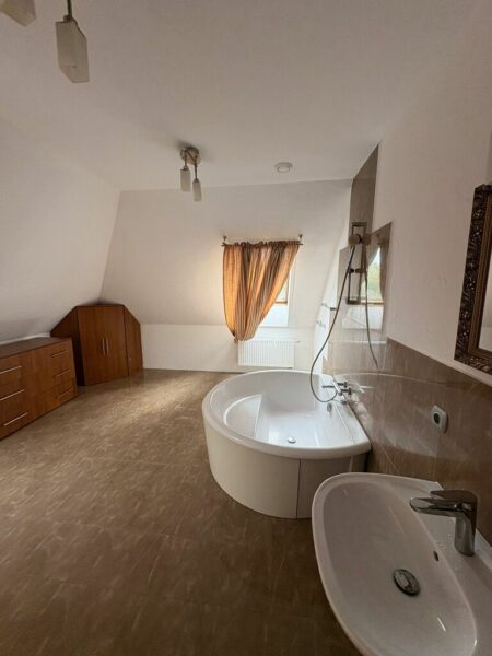 Przestronny dom wolnostojący 209 m²