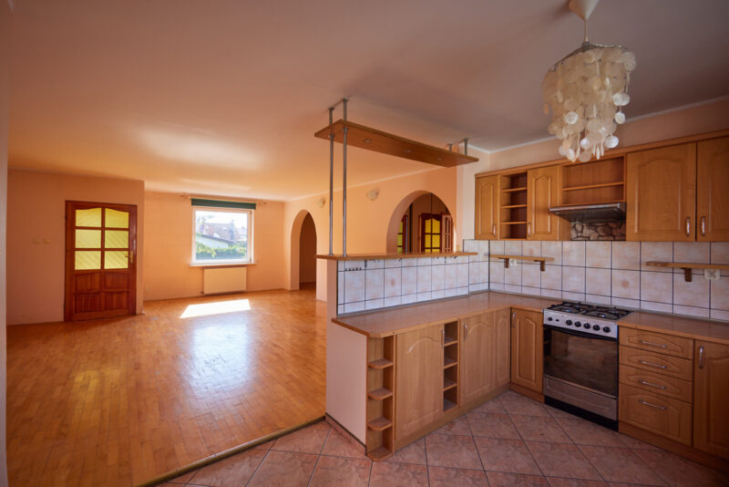 Gumieńce dom wolnostojący pow.178 m2, cena 1350000