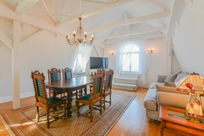 Apartament z tarasem z widokiem na morze.
