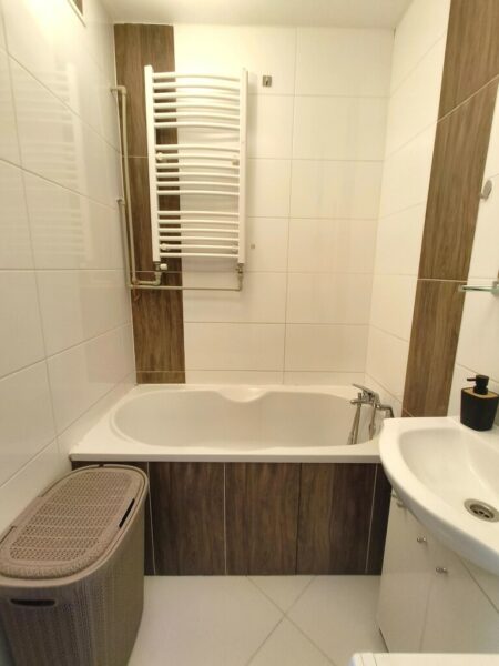 Zdroje, 4-pokojowe mieszkanie na sprzedaż.