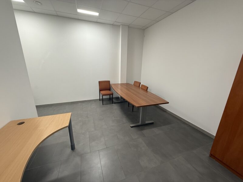 Na wynajem biuro 270m2 bdb standard