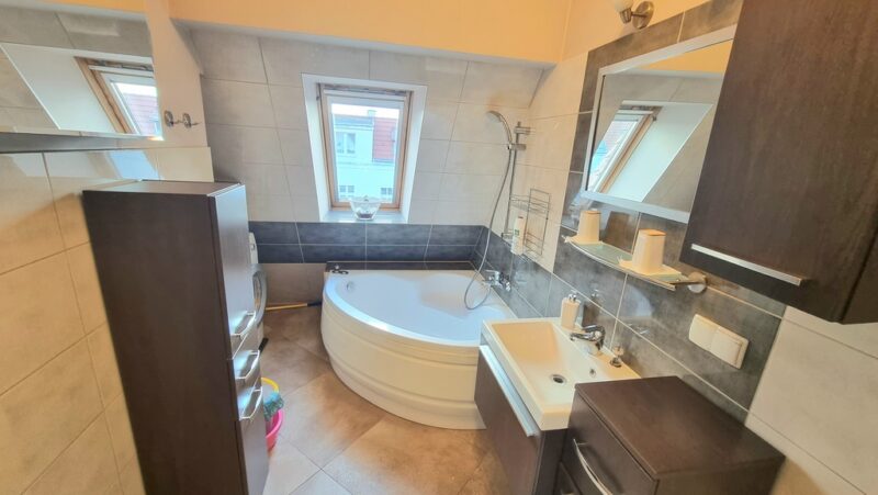 Apartament w odrestaurowanej kamienicy