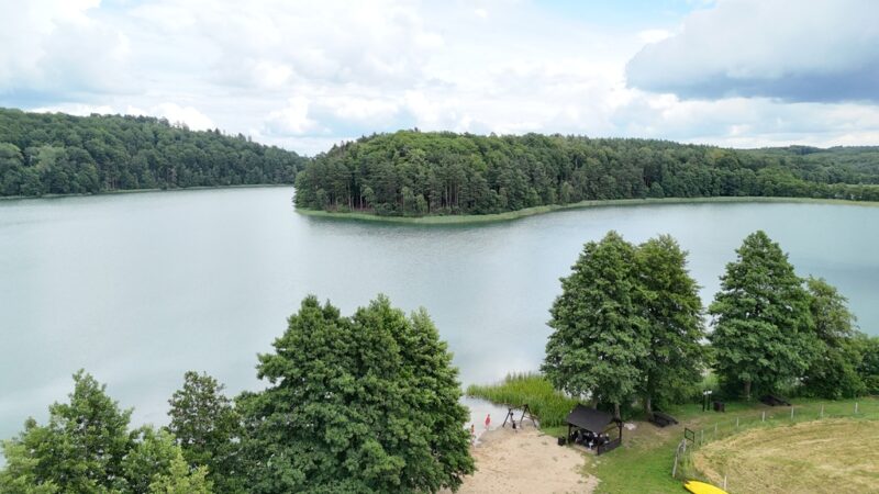 Działka z bezpośrednim zejściem do jeziora Komorze
