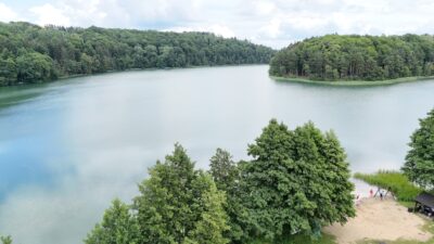 Działka z bezpośrednim zejściem do jeziora Komorze