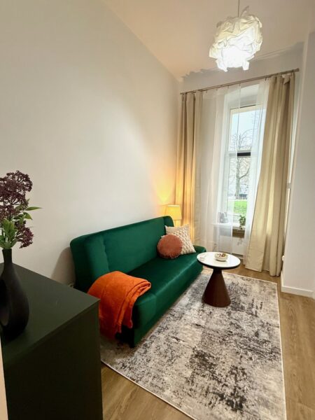 Centrum kawalerka 14,24 m2, parter, przy parku.