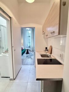 Centrum kawalerka 14,24 m2, parter, przy parku.
