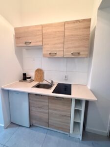 Centrum kawalerka 14,24 m2, parter, przy parku.