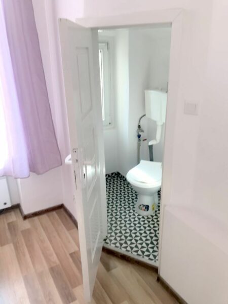 Centrum kawalerka 14,24 m2, parter, przy parku.