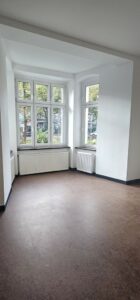 Lokal na parterze- Al. Piastów